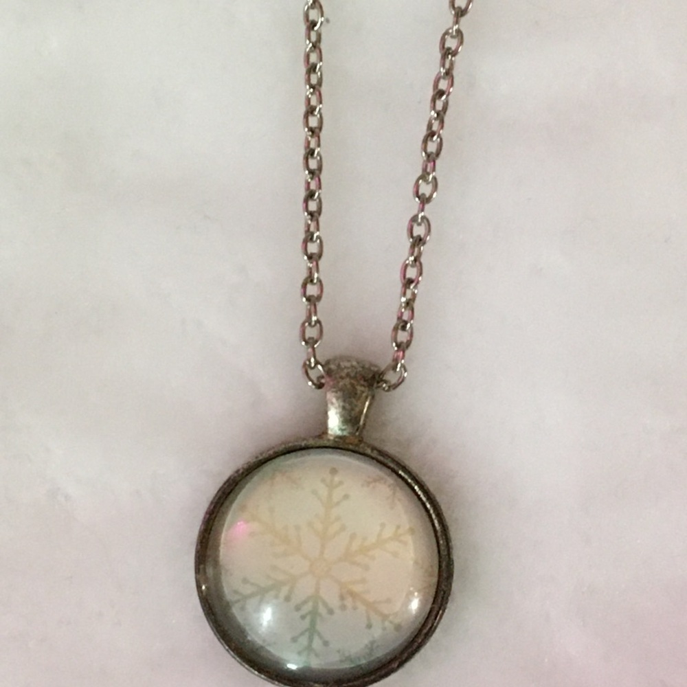 Elegant Silver Snowflake Pendant Necklace